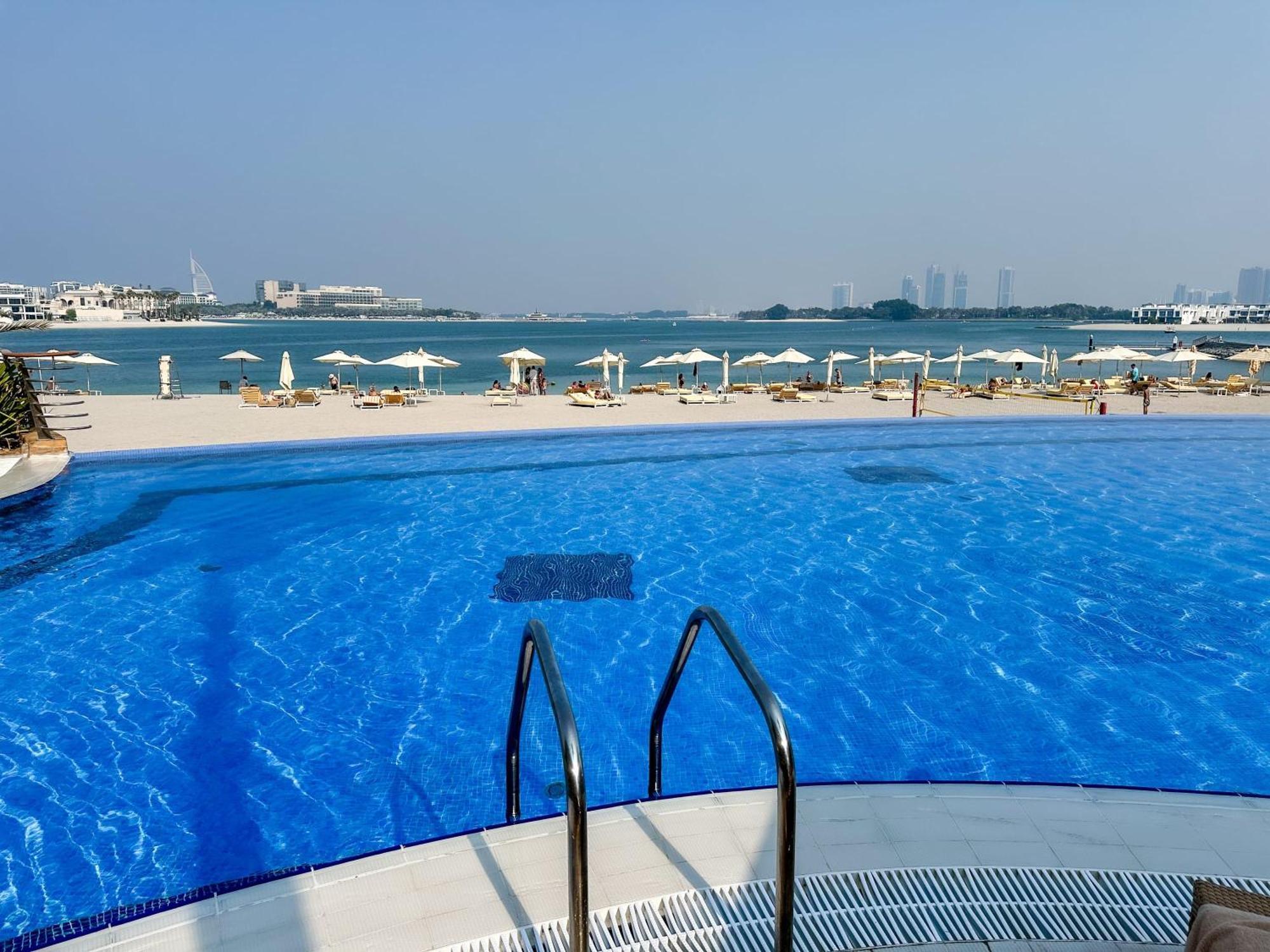 Modern Beachfront 1Br Apartment - Tiara Residence ดูไบ ภายนอก รูปภาพ